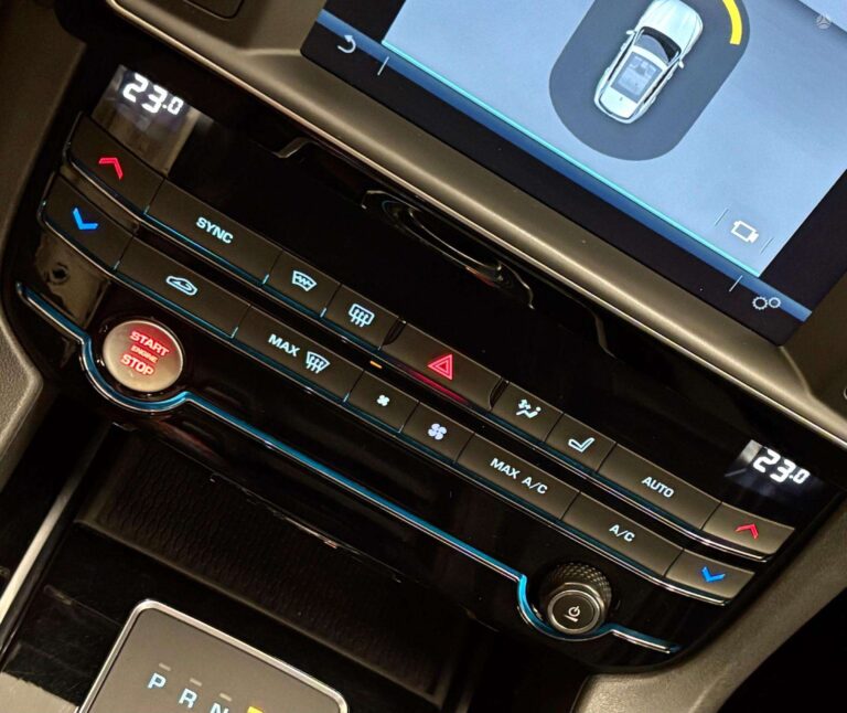 Jaguar F-Pace 2.0 l., visureigis / krosoveris