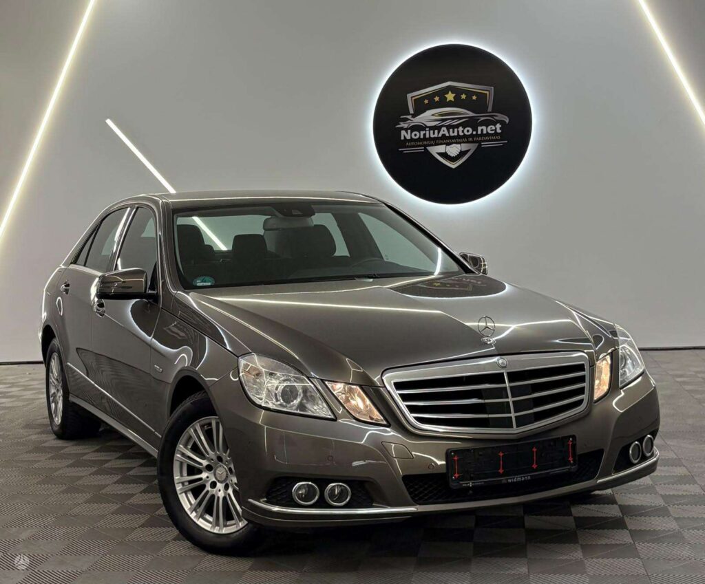 Mercedes-Benz E220 2.1 l., sedanas