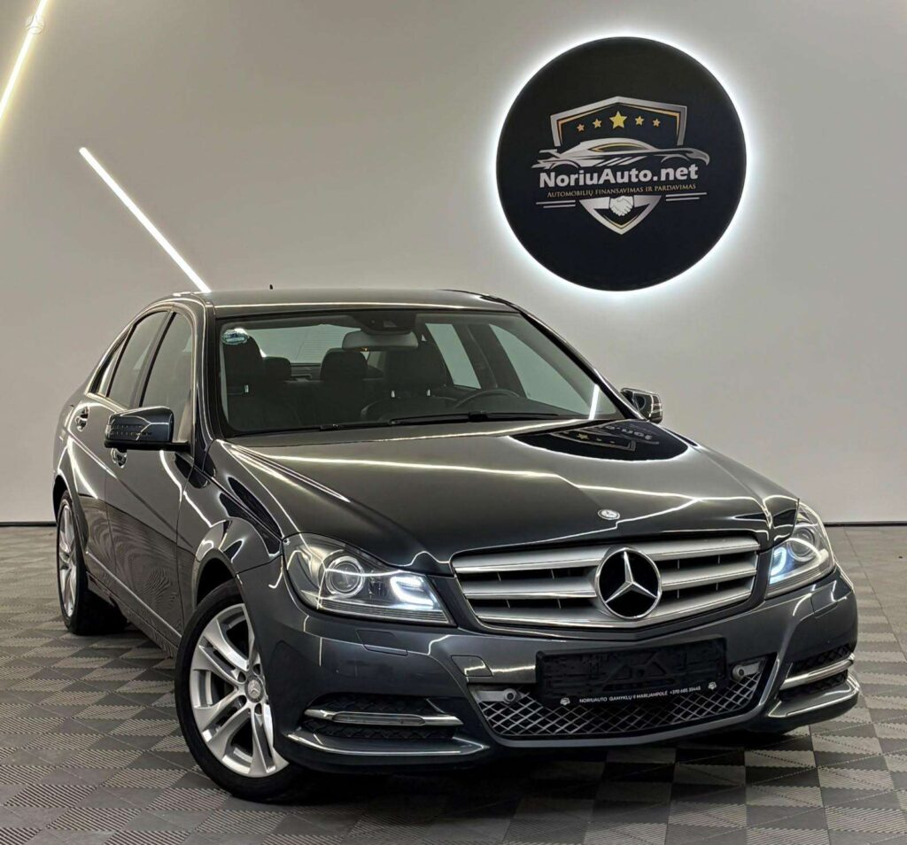 Mercedes-Benz C180 1.6 l., sedanas